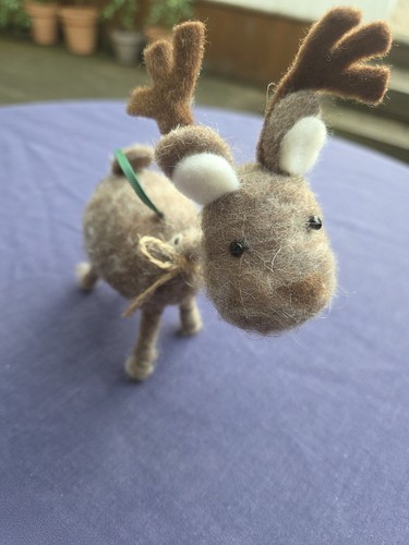 Felt stand reindeer - felt, up